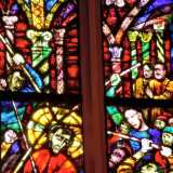 Se si osservano infatti le coloratissime vetrate situate dietro l'altare, sar� facile scorgere tra i torturatori di Ges� Cristo anche i dittatori Hitler e Mussolini