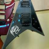chitarre elettriche esposte a Guitarmaniac