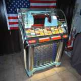 Un Seeburg HF100G, famoso perch� viene azionato da Fonzie nella serie "Happy Days" 