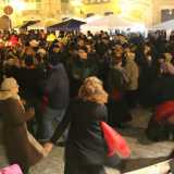 Danze popolari animano la piazza