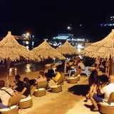 Locali sulla spiaggia di Himara
