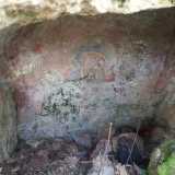 L'interno della cavit� con l'affresco in primo piano