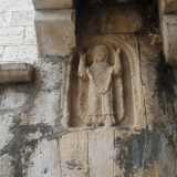 in realt� la posizione della Madonna � semplicemente quella della �Vergine orante�, ossia con le braccia e i palmi rivolti verso il cielo in segno di adorazione