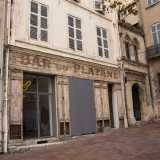Il Panier, con i suoi vecchi palazzi e le antiche insegne e scalinate