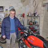 Questo � infatti il laboratorio del 69enne Giovanni Lamesta, un meccanico improvvisato specializzatosi per� nella riparazione di motori e carrozzerie �vintage�