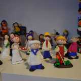 Tutti i mestieri del mondo nelle statuette in fimo, realizzate a mano da volontari e ragazzi diversamente abili