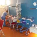 La squadra della terapia intensiva conta 12 medici (pi� qualche specializzando), una trentina di infermiere pi� altre figure come una psicologa e alcune puericultrici.  Una squadra che garantisce una cura 24 ore su 24 ai bambini ricoverati