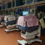 Il reparto, rinnovato un anno e mezzo fa, consta di 8 posti in terapia intensiva (per i casi pi� gravi o i bambini appena nati), 15 in �sub-intensiva� (per i bimbi che sono prossimi alla dimissione) e 2 posti di isolamento 