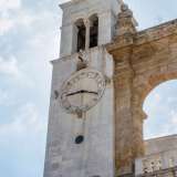 L'orologio dell'antico palazzo del Sedile in piazza del Mercantile a Bari