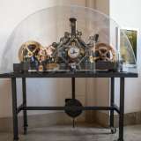 Il meccanismo del vecchio orologio della Camera di Commercio di Bari