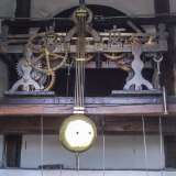 Il meccanismo che muove l'orologio della Prefettura di Bari