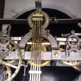 Gli ingranaggi dell'orologio della Prefettura di Bari
