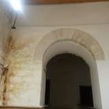 Arco con tracce evidenti di umidit�