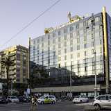 Al suo posto, all�angolo tra piazza Aldo Moro e via Caduti di via Fani, fu eretto un edificio a vetri di dubbio gusto estetico che si trova ancora oggi in quel punto. Ospita uffici e negozi e dal 2015 anche la redazione della Gazzetta, che � ritornata da due anni di fronte alla stazione, nel �luogo del misfatto�