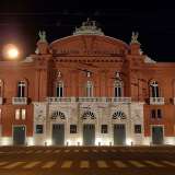 La facciata principale dello storico teatro Petruzzelli
