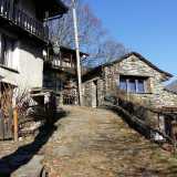 Visitiamo Piero, frazione che conta appena 15 abitanti ed � bagnata dal Giona, il principale torrente che solca la valle e nasce dal monte Tamaro, nel Canton Ticino