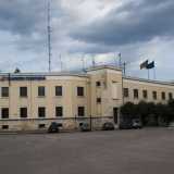 Sulla banchina situata tra il molo borbonico e quello di San Vito si sviluppa la �vita� del porto. Qui si trova la palazzina a due piani della Guardia Costiera, l� dove risiedono cinque militari con le rispettive famiglie