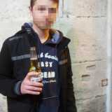 Claudio, 16 anni, acquista l'ultima birra della serata