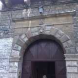 Un edificio in strada San Luca con architrave decorato dalla frase: �Sub tuum praesidium sancta dei genitrix�, che significa �Sotto la tua protezione santa madre di Dio�