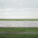 Rhein II, veduta del Reno del 1999, del fotografo Andreas Gursky, venduta per 4.338.500 dollari