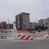 Piccola rotatoria al termine del prolungamento di via de Ligori