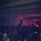 La sala concerti gremita di persone