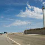 La zona nord del rione � per� la parte pi� storica di San Cataldo. Qui si trova il simbolo del quartiere: il faro bianco...