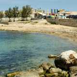 A caratterizzare il lungomare, una graziosa spiaggetta...