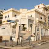 ...sulla quale si specchia �Villa Rosa�, edificio di architettura fascista divenuta oggi sala per ricevimenti
