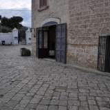 Entriamo ora nella chiesa principale usufruendo di un ingresso laterale posto al piano terra