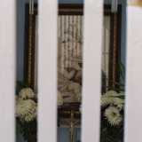 Da circa un secolo in questa nicchia c'� un quadro della Madonna. Proprio davanti all�edicola votiva gli abitanti della zona si riuniscono periodicamente per recitare assieme il Rosario