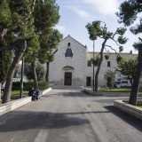 Via San Benedetto ci porta fuori dal perimetro del borgo antico ma il nostro giro non � ancora finito: attraversiamo i giardini di largo San Francesco e arriviamo dinanzi alla chiesa di Santa Maria di San Luca