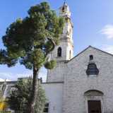 Il luogo di culto fu innalzato nel 1600 dai primi francescani giunti in Puglia e ancora oggi � affiancato da un convento in cui opera un gruppo di frati. La facciata fu ideata in stile barocco e impreziosita a partire dal 1774 da un campanile alto ben 45 metri