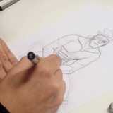 Werther Dell'Edera nel suo studio alle prese con un disegno per Barinedita