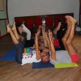 Esercizi dello yoga della risata