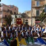 Una foto i gruppo con le tipiche divise medievali