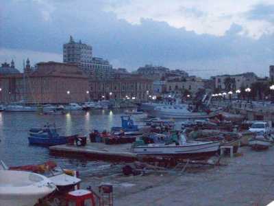 Il porto peschereccio di Bari