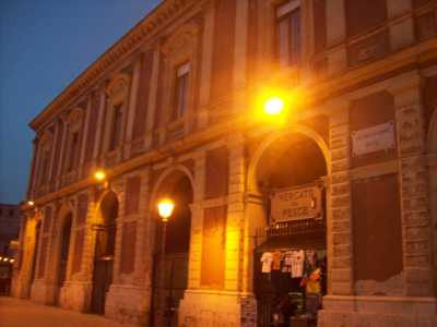 Il mercato del pesce di piazza Ferrarese