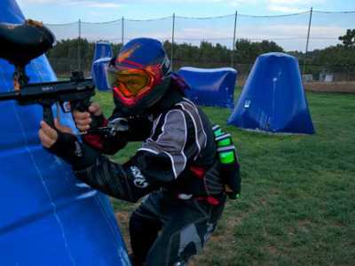 Un giocatore di Paintball durante una sessione di gioco