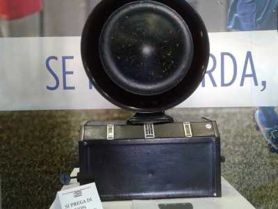 Radio "PHILIPS", mod. 2514, del 1928. Con scala parlante numerica. Caratteristico l'altoparlante a spillo notoriamente chiamato "piatto di barbiere"
