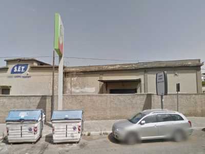 Ex Set (Societ� Europea di Trasporti). Il capannone � ancora l�