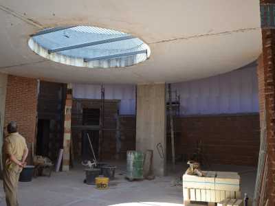 L'interno della biblioteca, un'area circolare di circa 330 metri quadrati