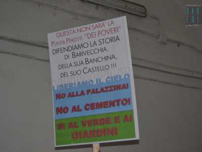 Il cartello che dice no alla nuova Punta Perotti
