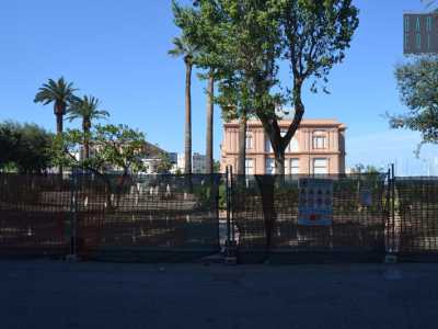Piazza 4 novembre, sullo sfondo il teatro Margherita