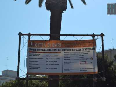 Piazza 4 novembre: il cartello porta come data di consegna il 22 agosto scorso
