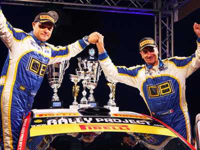 Lagan�, il suo co-pilota e diversi trofei vinti nel rally Porta del Gargano