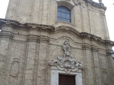 Foto 07a: Chiesa del Ges� sede dei Cavalieri del Santo Sepolcro. Sempre chiusa