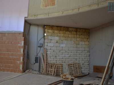 Proseguendo da destra verso sinistra, un muro cieco dal quale si ricaver� il vano per una uscita di sicurezza