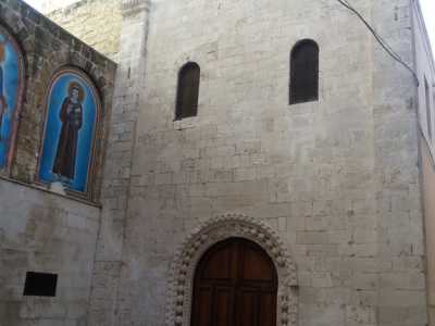 Foto 08a: Facciata romanica della Chiesa di San Marco dei Veneziani