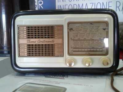 Radio "TRANS CONTINENTAL", prodotta da Prandoni nel 1956